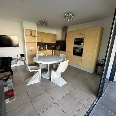 Luxury With Sea View, Parking Appartement