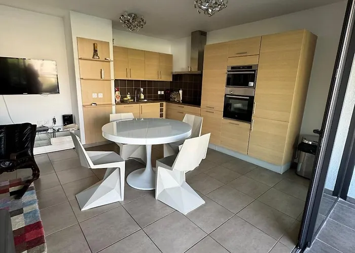 Luxury With Sea View, Parking Apartment