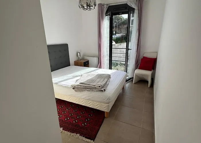 Luxury With Sea View, Parking Apartment *